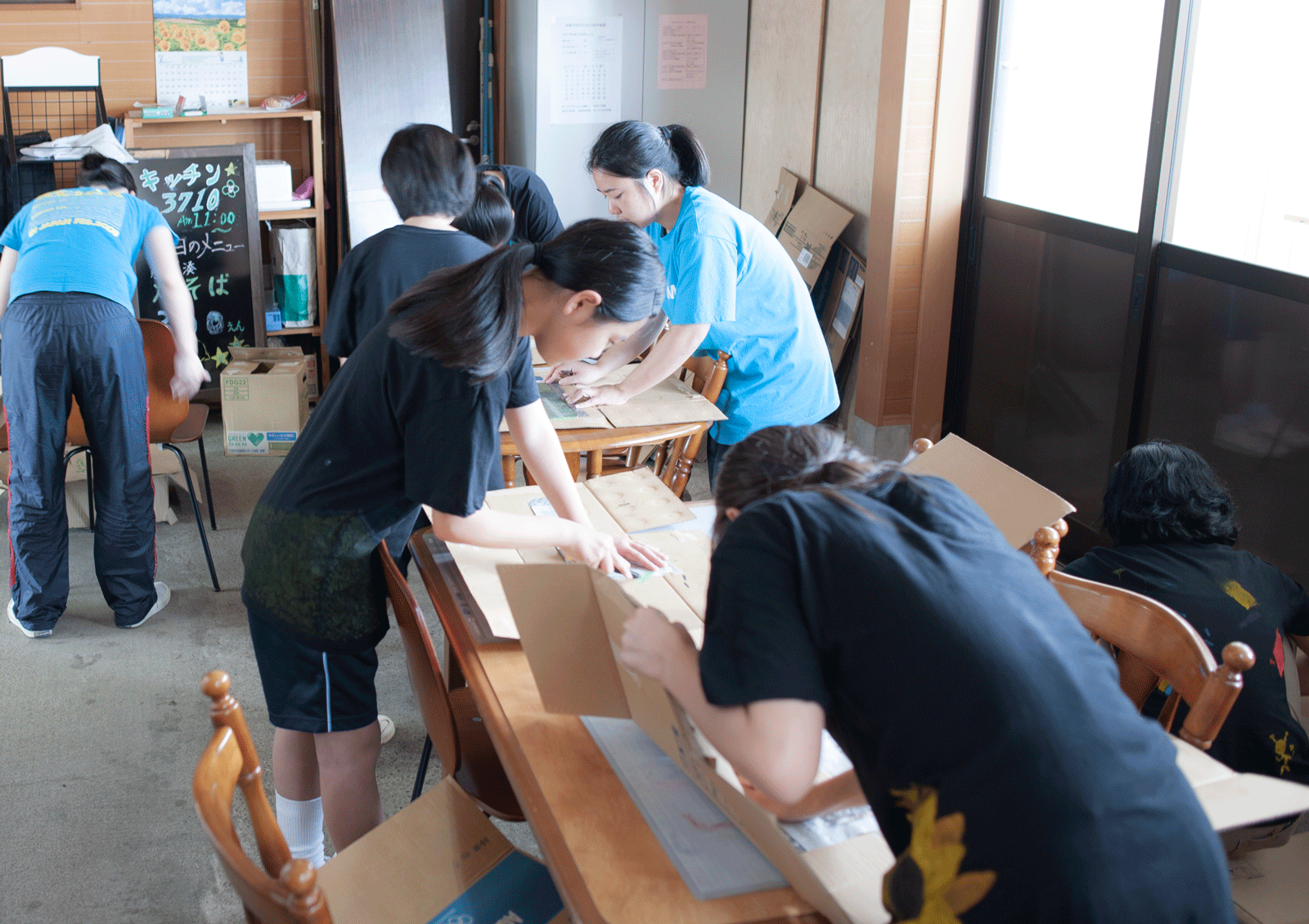 那珂湊中学校美術とコラボ「ステンシルアート」ワークショップのステンシル制作工程