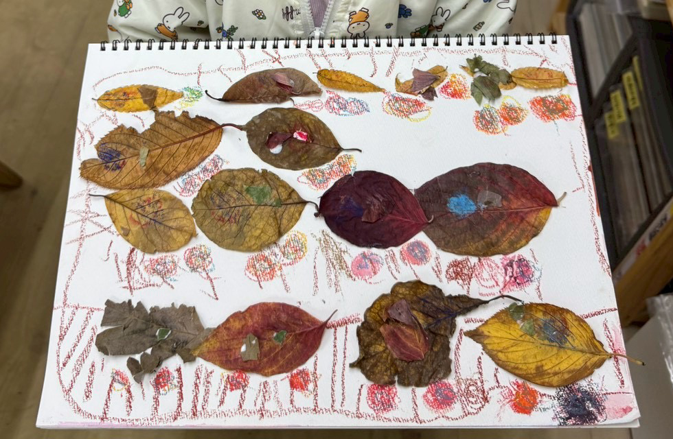 絵画参考作品「落ち葉で描こう」画像